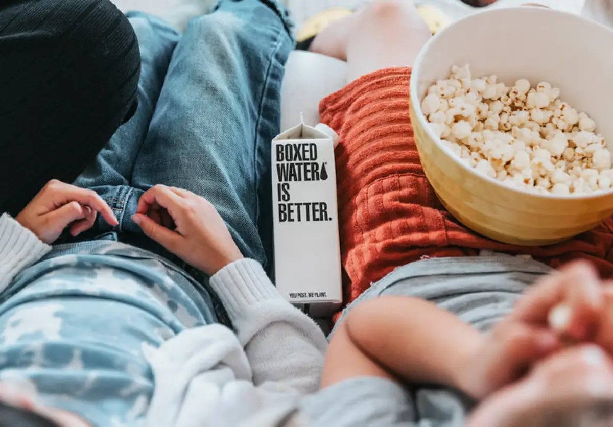 Ilustrasi anak dan orangtua berbincang (Sumber : Unsplash/Boxed Water is Better)
