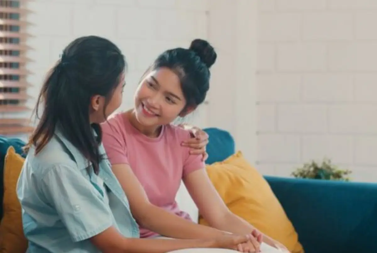 Ilustrasi | Alasan Remaja Sulit Curhat Pada Orang Tua Menurut Psikolog (Sumber : Freepik/tirachardz)