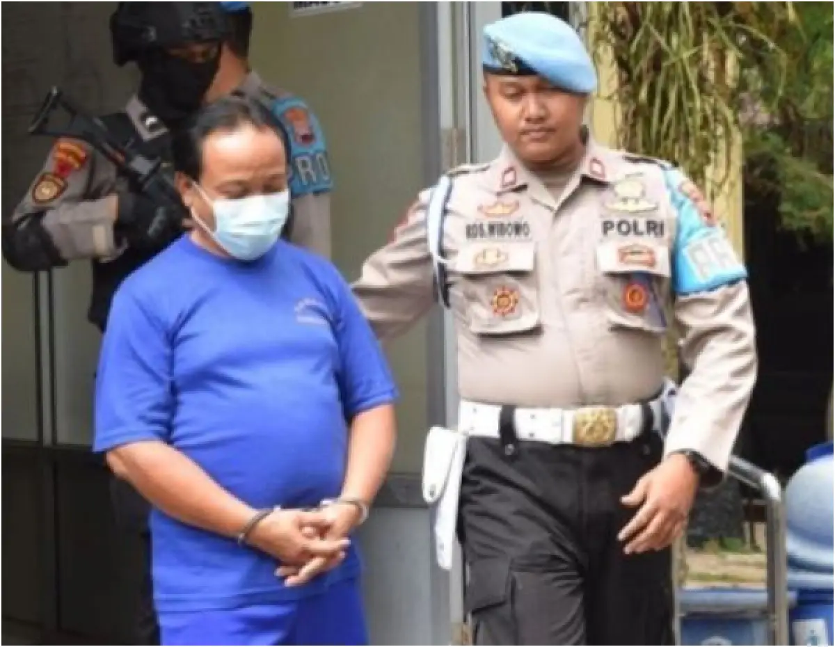 Edi Suseno (kiri) pemilik wahana jembatan kaca di The Geong, Banyumas (Sumber : dokumen humas polda Jateng)