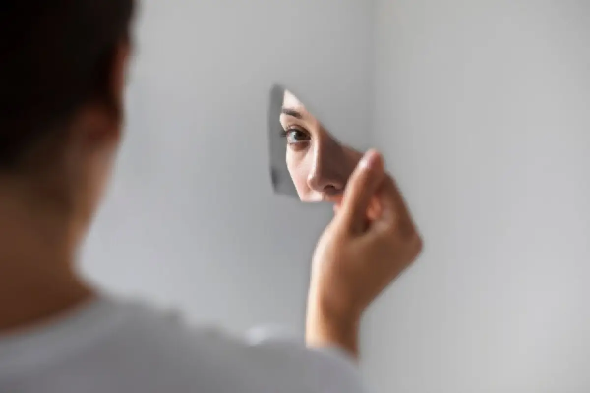 Ilustrasi | Perilaku Toxic yang Bisa Meracuni Diri Sendiri (Sumber : Freepik/pikisuperstar)