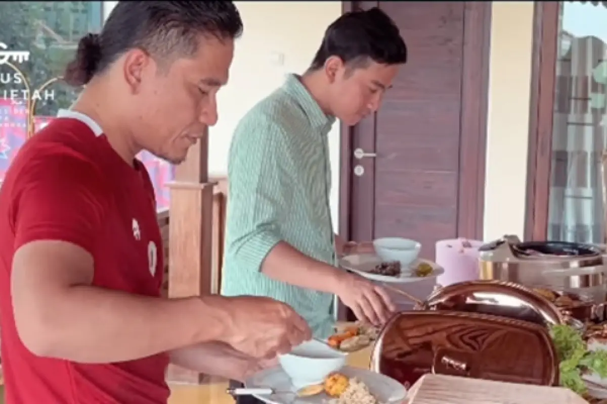 Gibran mengunjungi Gus Miftah di Ponpes Ora Aji, Kalasan, Yogyakarta. (Sumber : Instagram/gusmiftah)