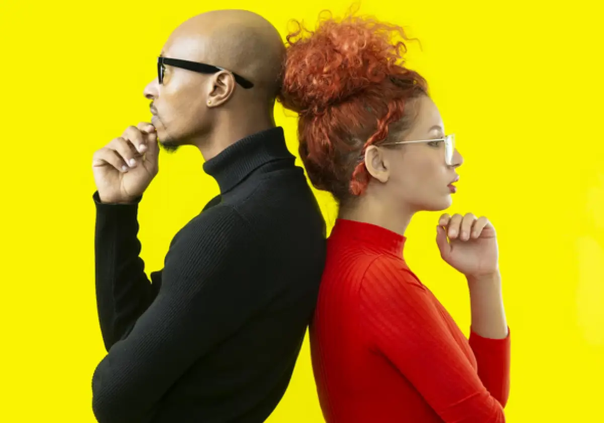 Ilustrasi yellow flag dalam sebuah hubungan (Sumber : Unsplash/Hamza Nouasria)