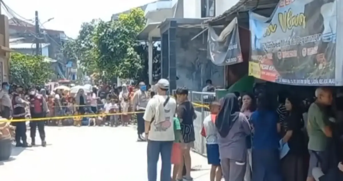 TKP penemuan mayat ayah dan balita di Koja, Jakarta Utara (Sumber : YouTube/KompasTV)