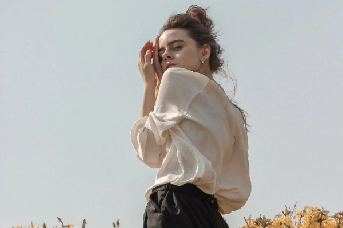 Ilustrasi | Tips mengatasi perasaan malu saat bertemu orang lain. (Sumber : Pexels/Maksim Goncharenok)