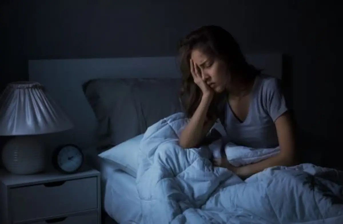 Arti mimpi jatuh dari ketinggian yang sering membuat seseorang terbangun (Sumber : Freepik/amenic181)