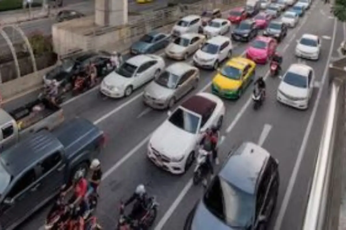 Ilustrasi | Kendaraan Berumur Lebih Dari 3 Tahun Dilarang Masuk Jakarta (Sumber : Freepik/bannafarsai)