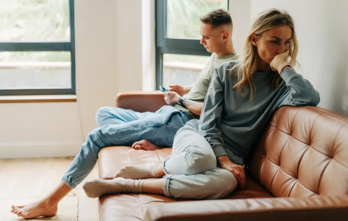 Ilustrasi. Beda stashing dan backstreet, lebih bahaya mana dalam hubungan percintaan? (Sumber : Pinterest)