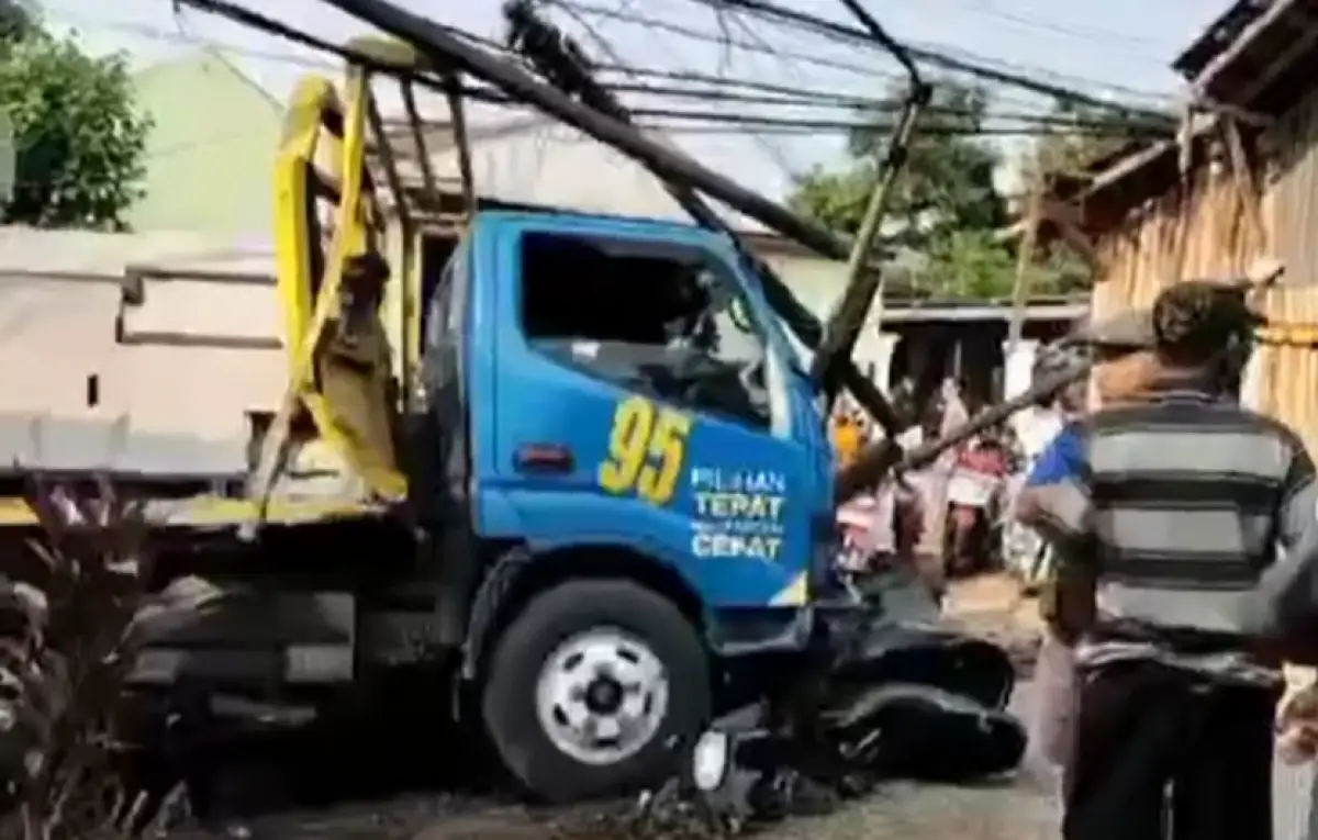Terjadi kecelakaan beruntun di Jalan Gemolong-Kacangan, Dungdang, Jeruk, Miri, Kabupaten Sragen, Jumat 3 November 2023 pagi. (Sumber : Instagram @infoupdatejateng)