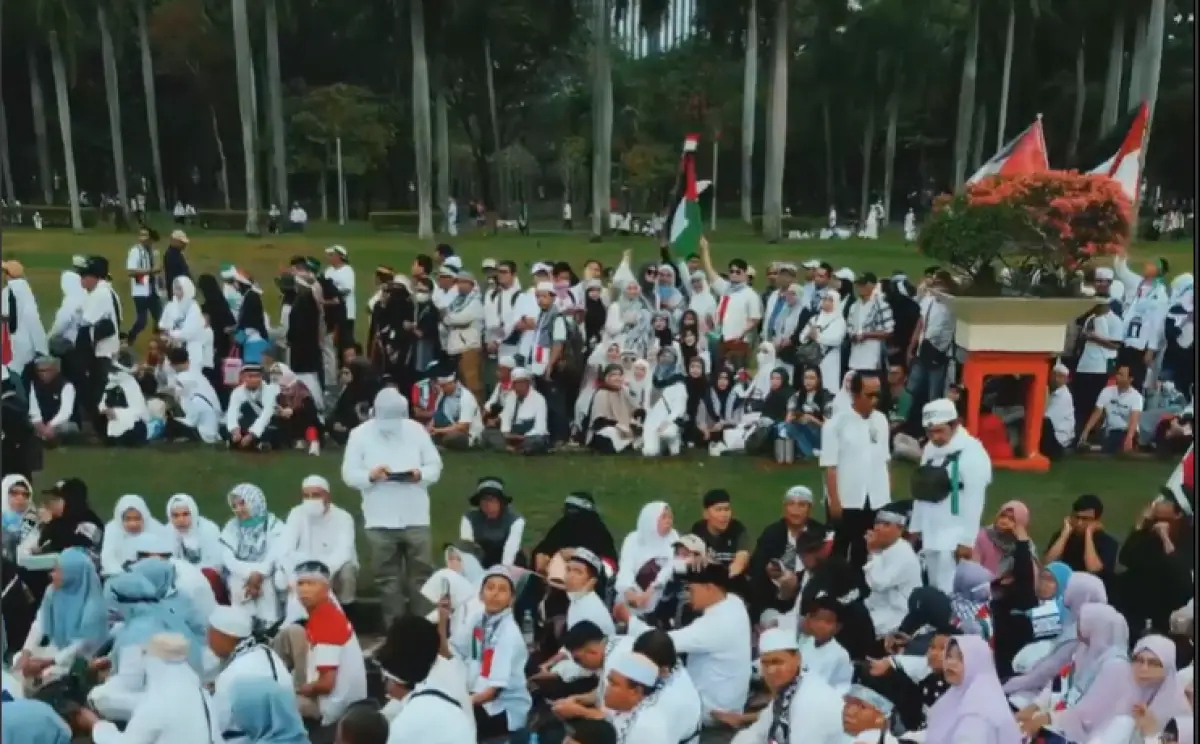 Aksi bela Palestina yang digadang-gadang diikuti oleh 2 juta massa digelar di kawasan Monas, Jakarta, Minggu 5 November 2023 pagi. (Sumber : Instagram @daraarafah)