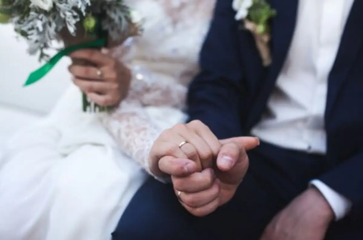 Ilustrasi | 283 Anak di Lamongan Ajukan Pernikahan Dini (Sumber : Freepik/teksomolika)