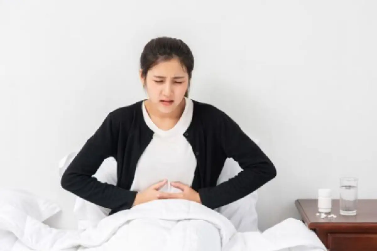 Ilustrasi | Keram perut saat menstruasi (Sumber : Freepik/jcomp)