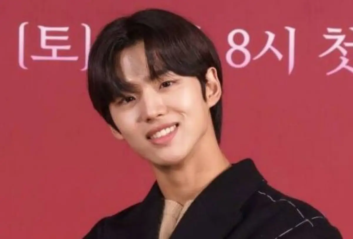 Hongseok PENTAGON hengkang dari CUBE Entertainment (Sumber : instagram.com/coppamagz)