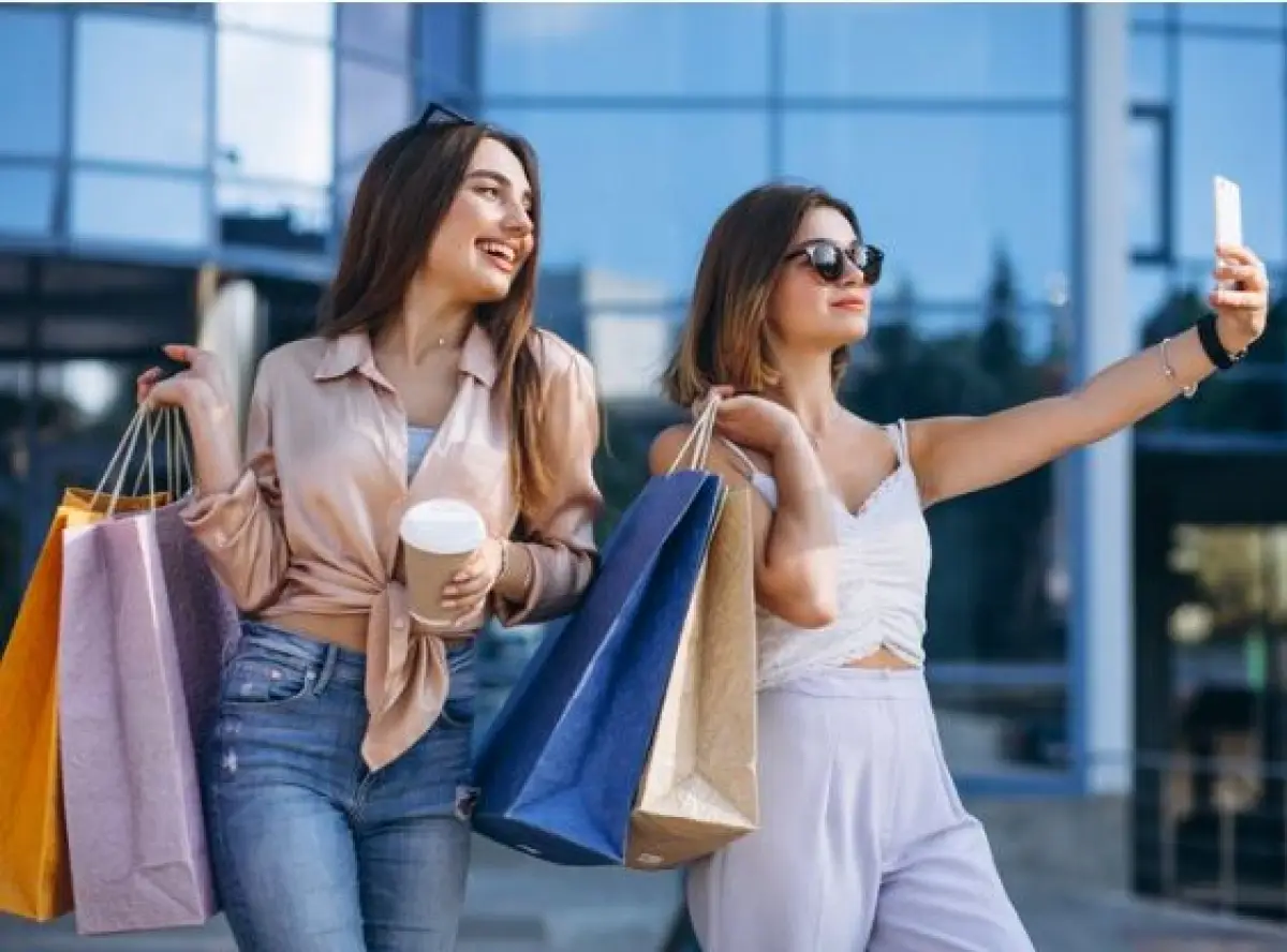 Ilustrasi : ciri-ciri gaya hidup hedon, lihat apakah kamu termasuk? (Sumber : freepik)