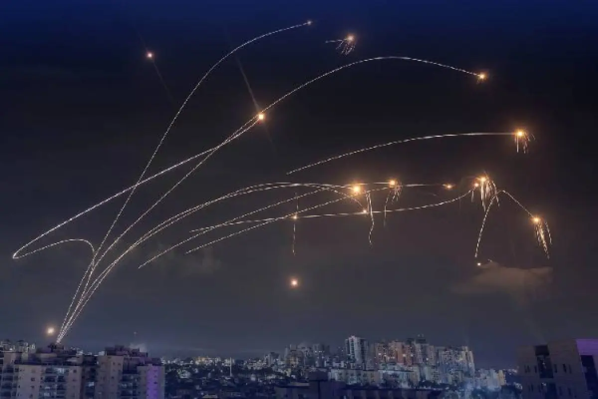 Ilustrasi | Iron Dome malfungsi, meledak di pemukiman Rishon LeZion di Selatan Tel Aviv. (Sumber : samaa.tv)