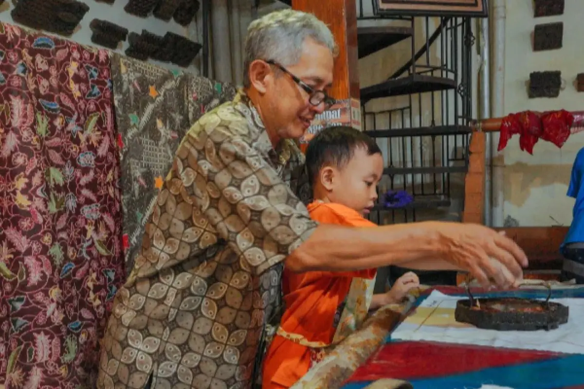 Wisata belanja dan budaya Kampung Batik Kauman, Solo. (Sumber : Instagram/explorekampungbatikkauman)