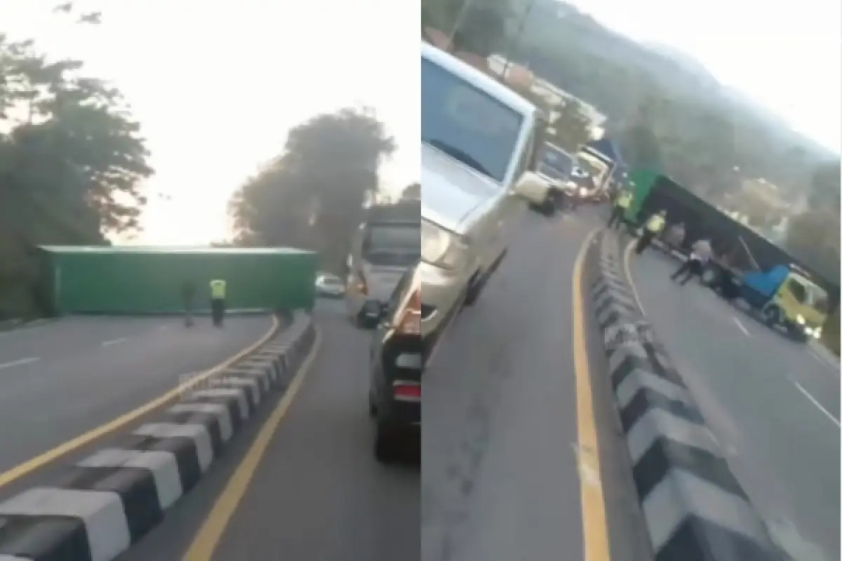 Kecelakaan truk kontainer terguling di arah jalan menuju Semarang (Sumber : Instagram/@infokejadiansemarang)