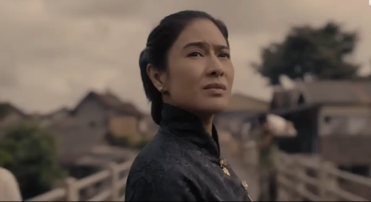 Dian Satro sebagai Dasiyah di serial Netflix Gadis Kretek (Sumber : YouTube/Netflix)