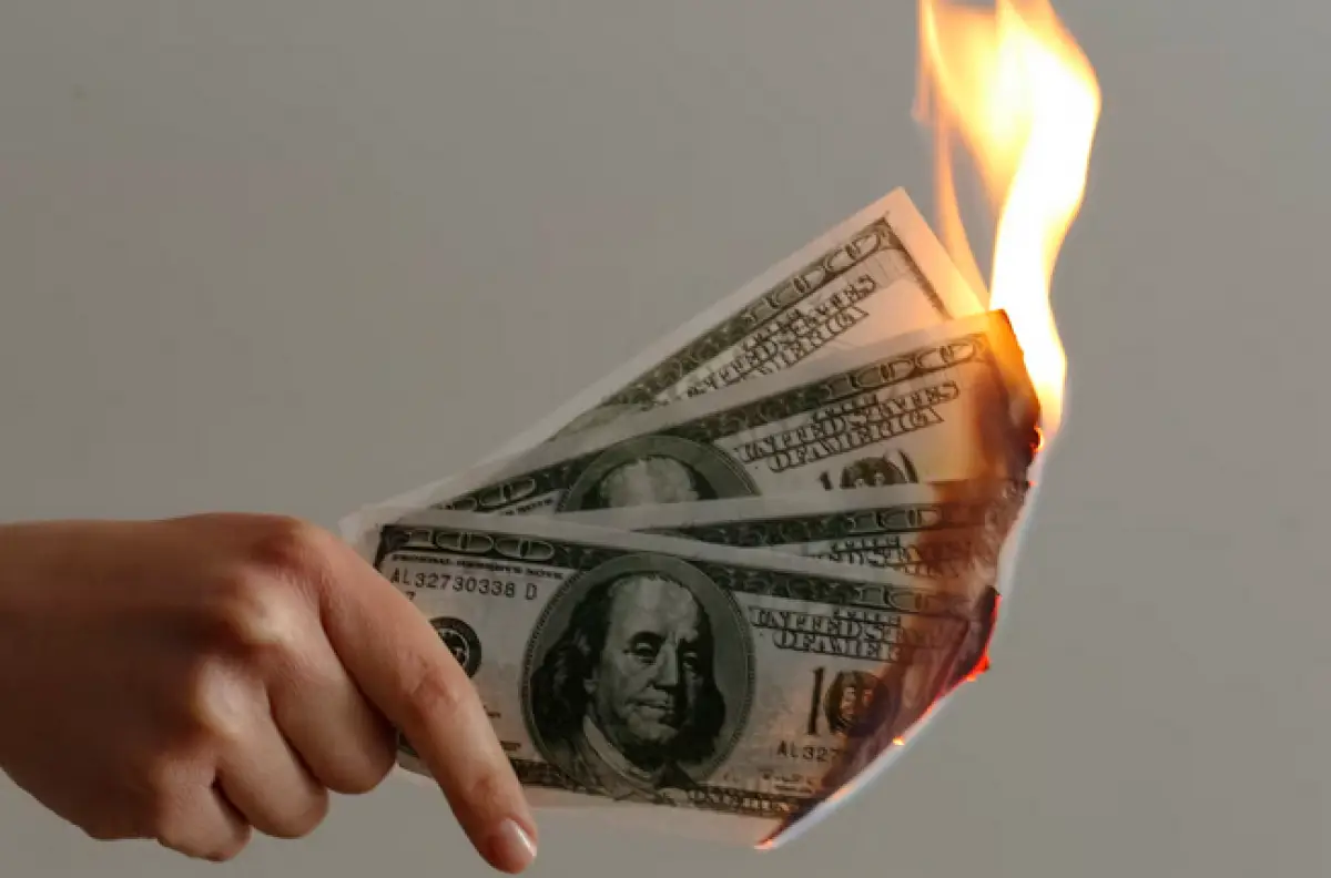 Ilustrasi arisan bodong (Sumber : Unsplash/JP Valery)