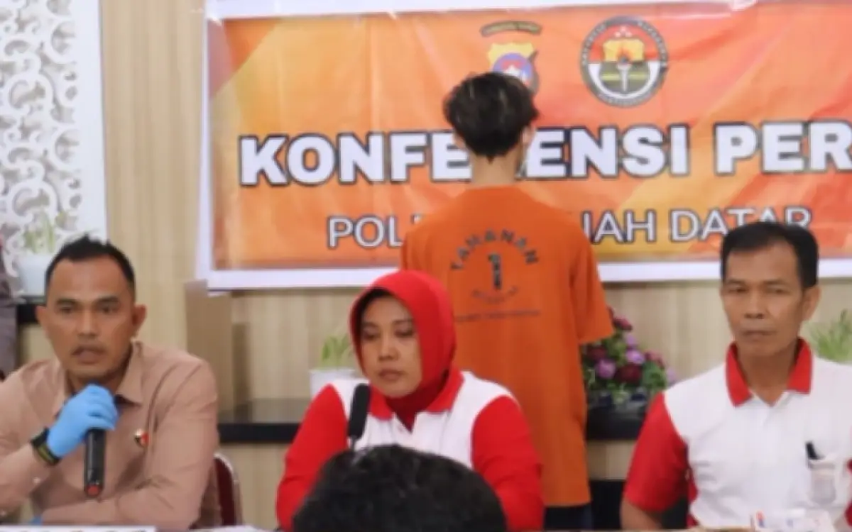 HNW (18) lakukan penistaan agama dengan onani dan mengencingi Al-Quran. (Sumber : Instagram/polrestanahdatar)