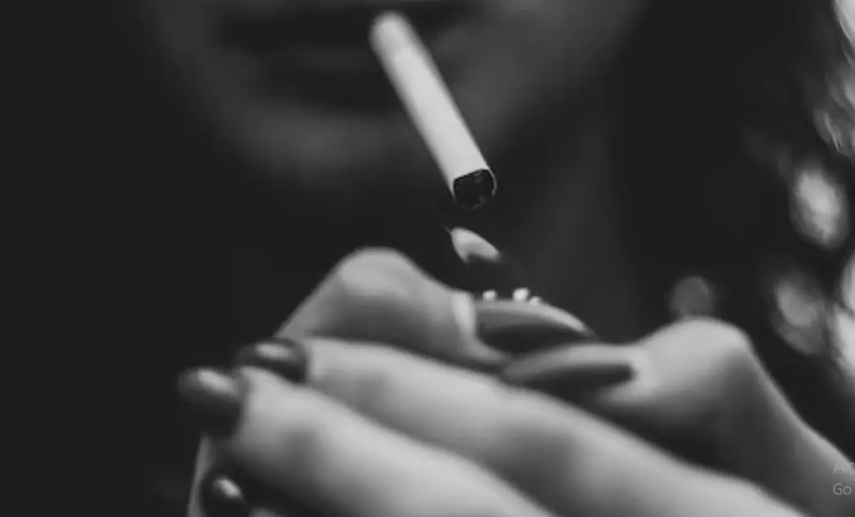 Ilustrasi wanita merokok (Sumber : Unsplash/@Anastasia Vityukova)