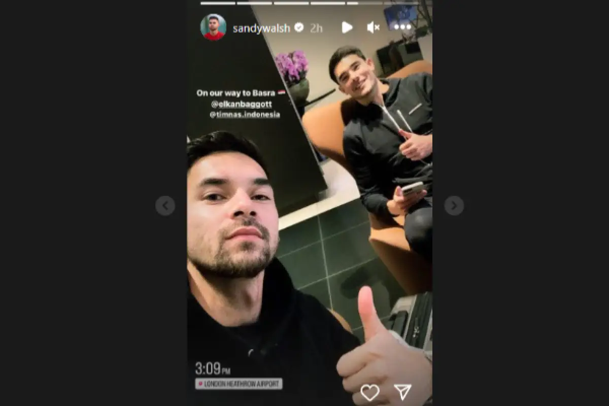 Elkan Baggott dan Sandy Walsh terbang bareng dari Inggris ke Basra, Irak. (Sumber : Instagram/sandywalsh)