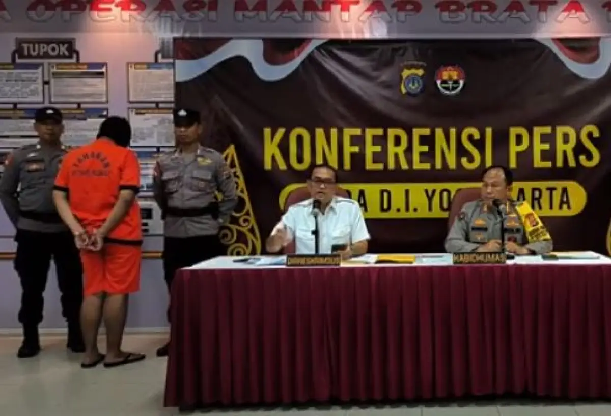 konferensi pers terduga pelaku penyebar berita kasus dugaan pelecehan seksual di UNY (Sumber : Tangkapan layar YouTube Kompas TV)