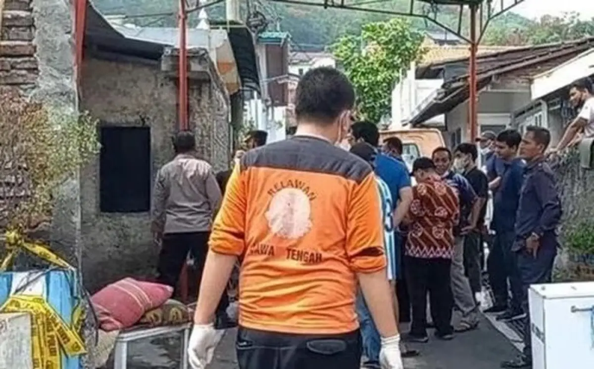 Seorang pria di Trangkil, Banyumanik, Kota Semarang, ditemukan tewas dalam kondisi gantung diri di rumahnya, Kamis 16 November 2023 pagi. (Sumber : Instagram @portalsemarang)