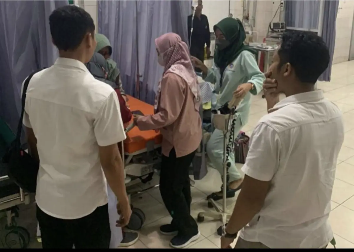 Seorang guru di Lamongan jadi korban pembacokan muridnya sendiri (Sumber : instagram @berita_lamongan_)