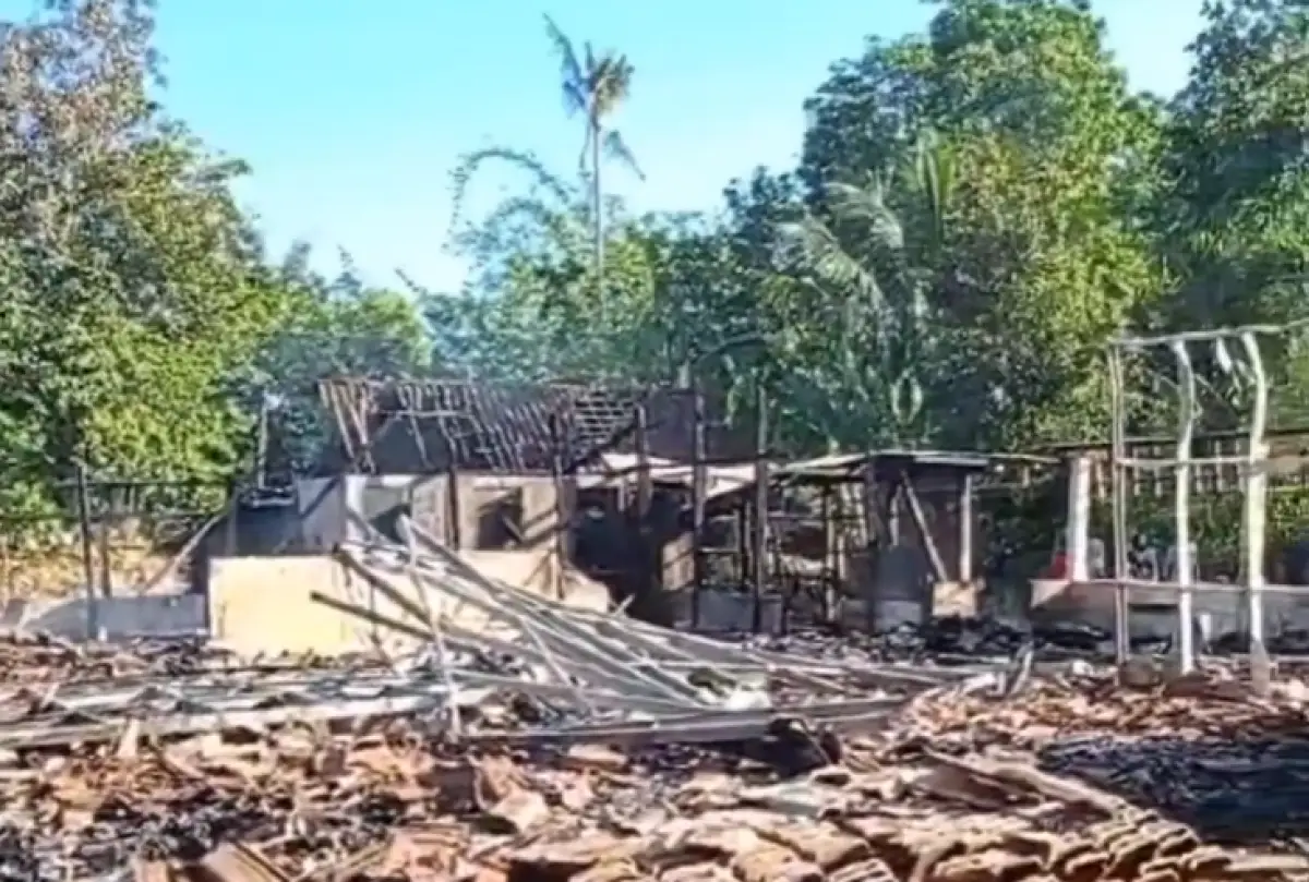 Kebakaran yang memporakporandakan 13 rumah di Jangglengan/Plasan, Dadapayam, Suruh, Kabupaten Semarang, hangus hingga rata dengan tanah,, Sabtu 18 November 2023 malam. Kerugian capai Rp 800 juta. (Sumber : Instagram @infokabarsalatiga)