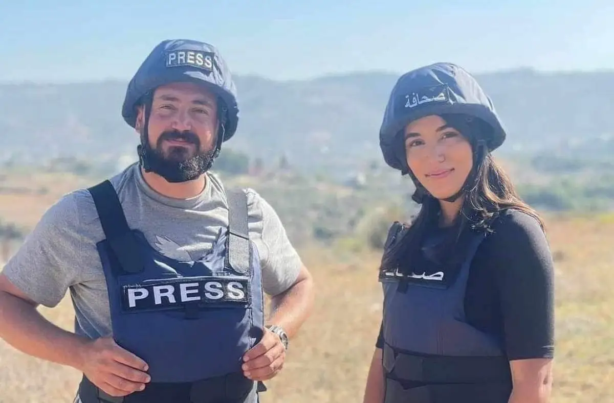 Dua jurnalis, Farah Omar dan Rabie Al-Ma'mari, yang ikut berjuang di Gaza, Palestina, menjadi martir karena serangan bom dari pesawat Israel di Tayr Harfa, Lebanon Selatan. (Sumber : Risalah Amar)