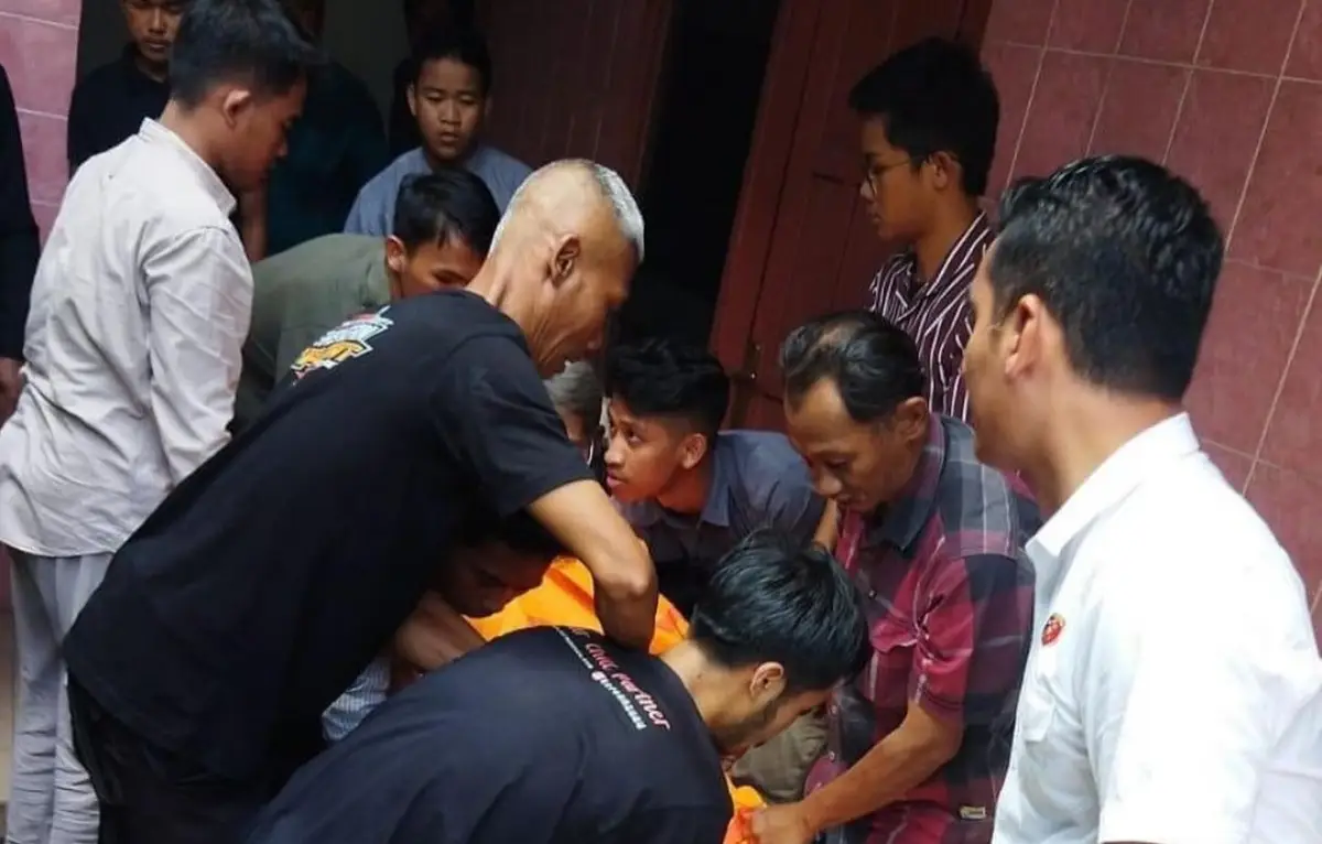 Mahasiswa Polines Undip Semarang yang tewas di kamar kosnya di Tembalang pertama kali ditemukan tak bernyawa oleh saudara kembarnya, Selasa 21 November 2023. (Sumber : Bankom Polrestabes Semarang)