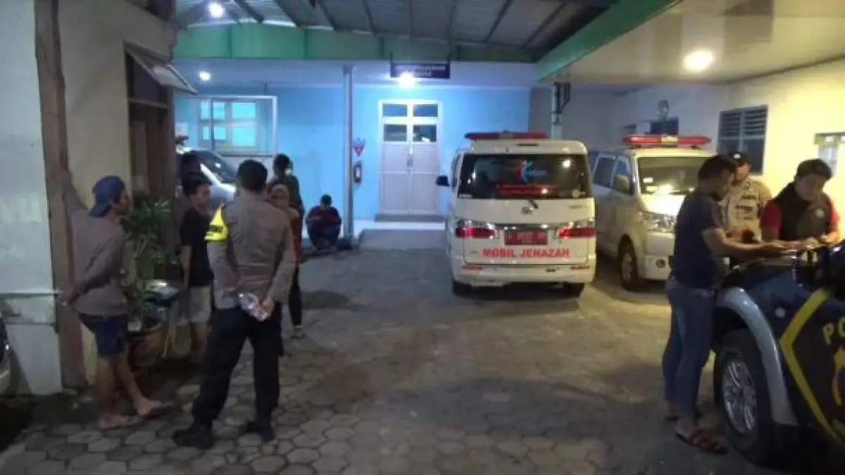 Warga Sragi menceritakan kronologi tewasnya Sindi Desi Minanti, mahasiswi Unwahas Semarang, yang tertabrak kereta api di Pekalongan, Minggu 26 November 2023 malam. (Sumber : Instagram @batang.update)