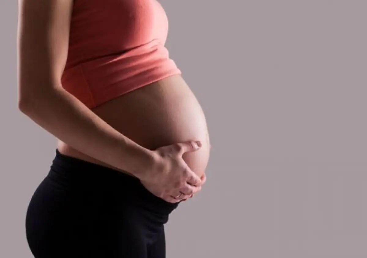 Ilustrasi hamil (Sumber : Freepik/Racool_studio)