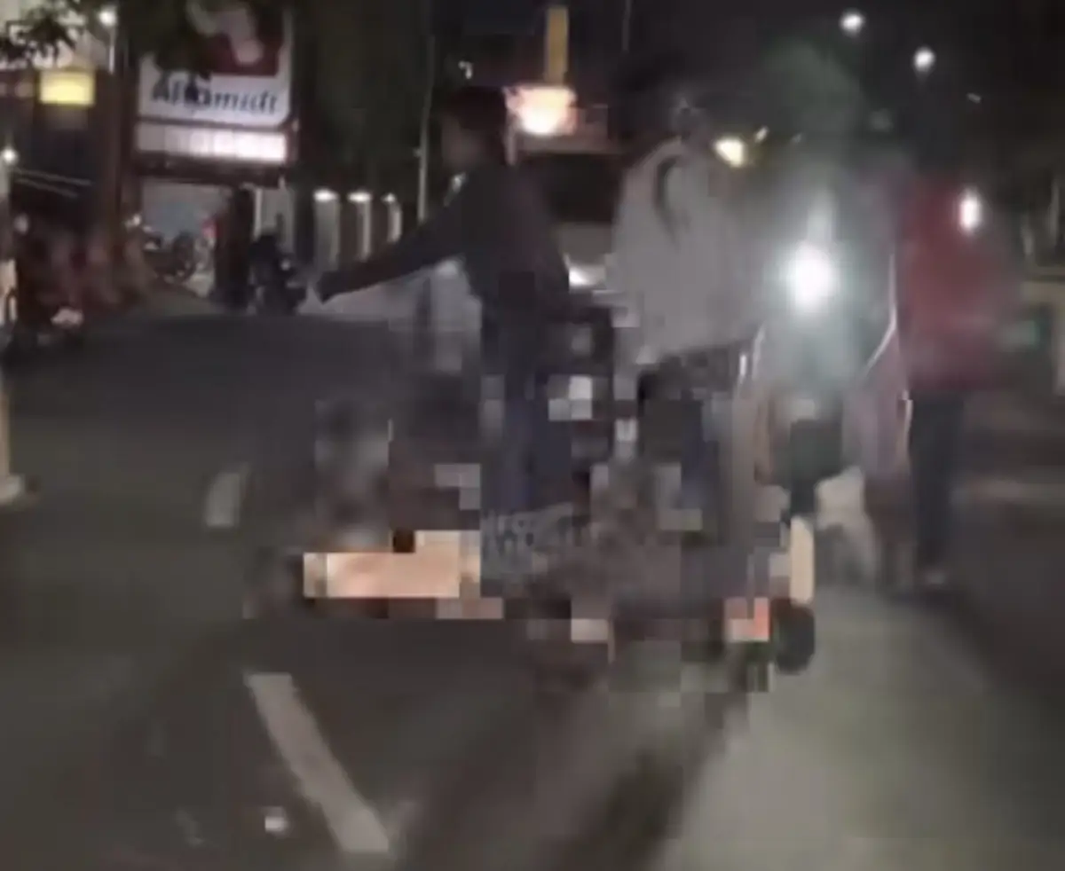 adu banteng motor vs motor di Simpangan (Sumber : instagram @infokejadian_semarang)