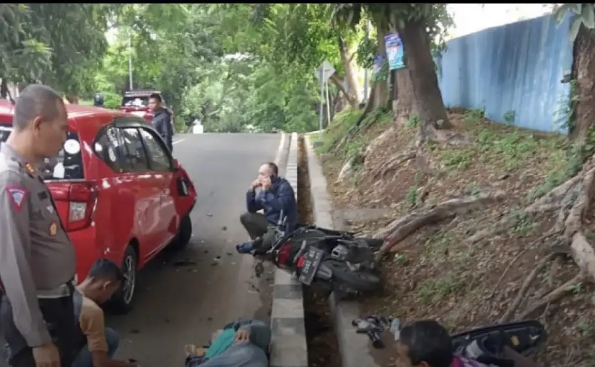 kecelakaan lalu lintas di Simpang Tabanan Jalan Diponegoro (Sumber : instagram @kabarberitasemarang)