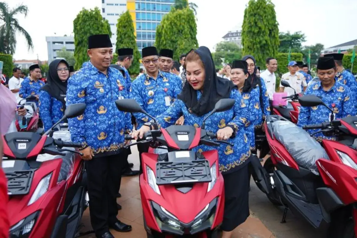 177 Lurah se-Kota Semarang mendapat inventaris motor baru Honda Vario 160. (Sumber : Pemkot Semarang)