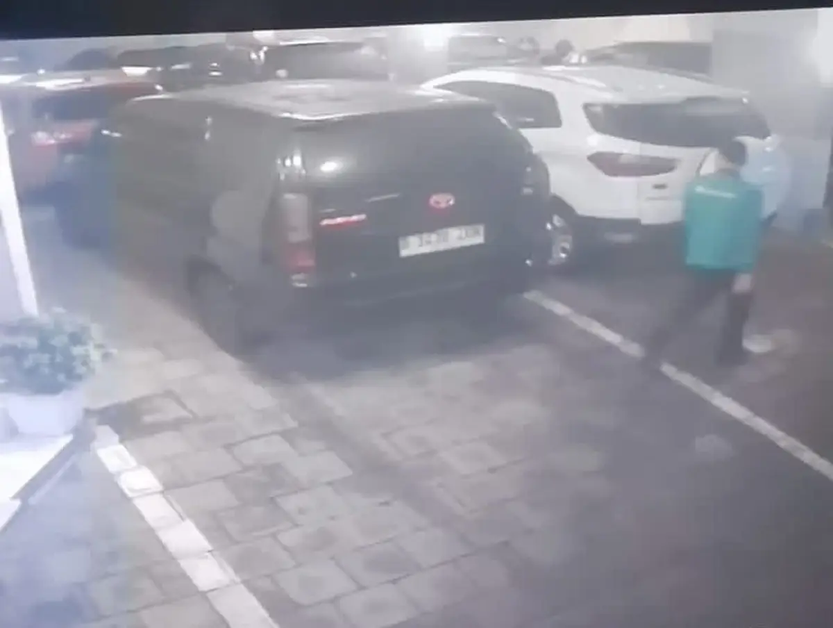 Pria berinisial AS warga Batang, pencuri mobil Toyota Avanza yang diparkirkan di sebuah hotel kawasan Simpang Lima Semarang, ditangkap di Pasar Weleri, Kendal. (Sumber : Polrestabes Semarang)