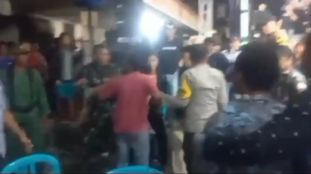 Koptu Suyoko, anggota Babinsa, kena keroyok massa yang merupakan tamu acara pernikahan di Purwodadi, Grobogan, Sabtu 2 Desember 2023. (Sumber : Instagram @portalsemarang)