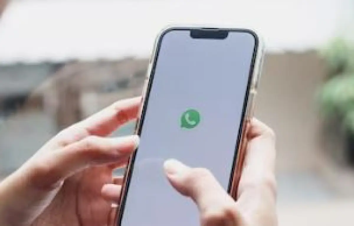 Pengguna WhatsApp Akan Bisa Membagikan Statusnya Langsung ke Instagram Stories (Sumber : Freepik/garakta_studio)