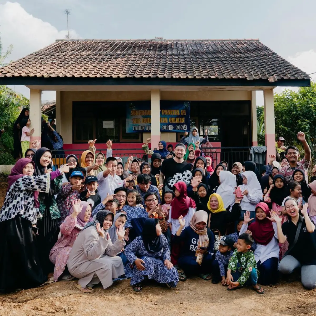 Marc Klok Foundation dan HHI berkolaborasi membangun SLB gratis untuk anak berkebutuhan khusus yang ramah lingkungan di Cililin, Kabupaten Bandung Barat. (Sumber : Instagram/themarcklokfoundation)