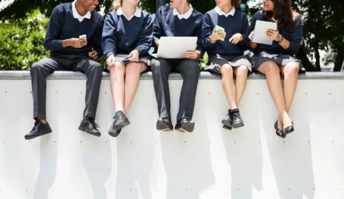 Ratusan Pelajar di Lamongan Ajukan Izin Nikah Di Bawah Umur Ke Pengadilan Agama, 45 Orang Diketahui Hamil Di Luar Nikah (Sumber : Freepik/rawpixel.com)