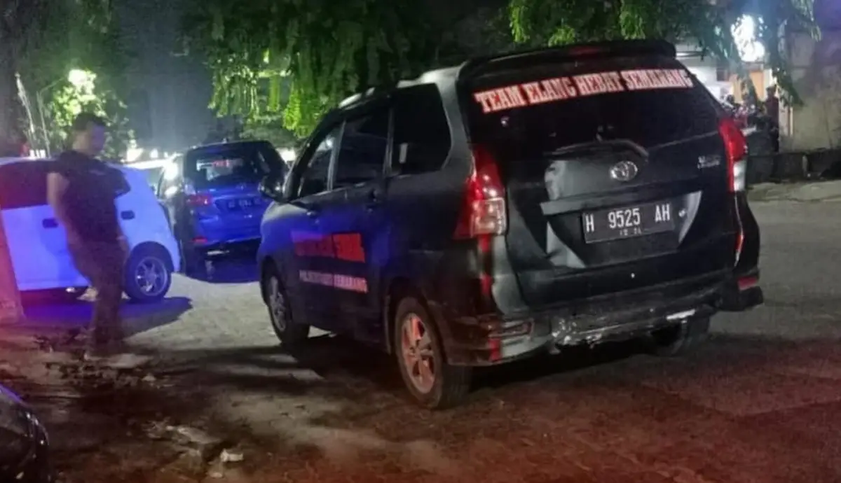 Geram dengan ulah Kreak yang masih di bawah umur berkeliaran di Kota Semarang, warga pun menangkap 1 dari 4 bocah yang kedapatan membawa senjata tajam, Sabtu 9 Desember 2023. (Sumber : Instagram @kejadiansmg)