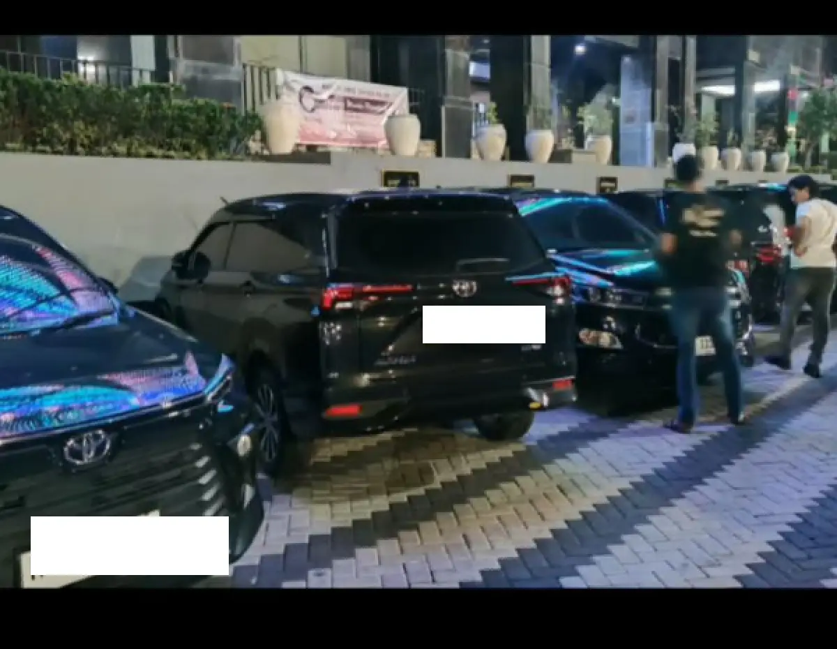 11 mobil di Gedung Pandanaran jadi korban vandalisme (Sumber : instagram @teamelang_hebatsemarang)