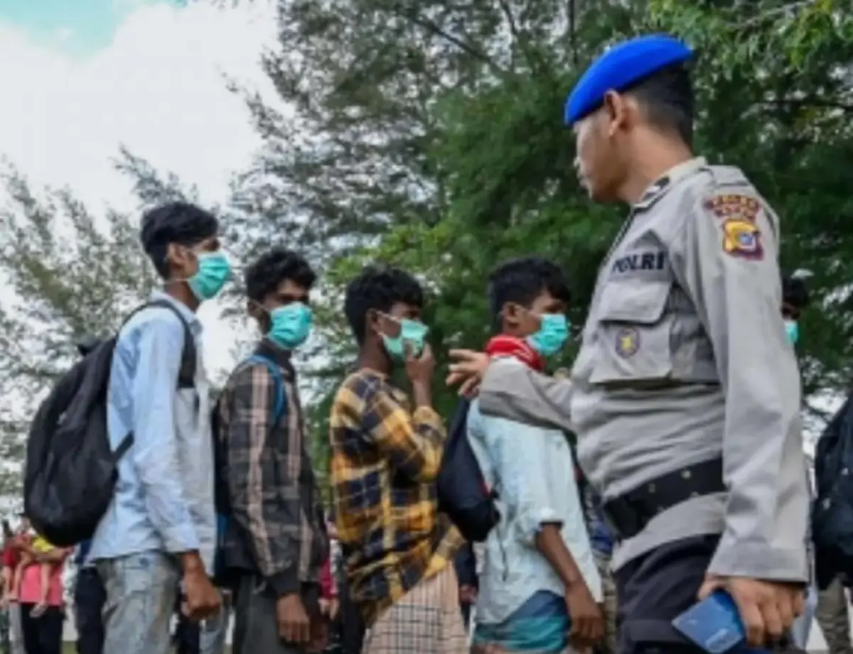 ilustrasi : pengungsi Rohingya kabarnya protes gara-gara makanan telat datang (Sumber : instagram @viralsekali)