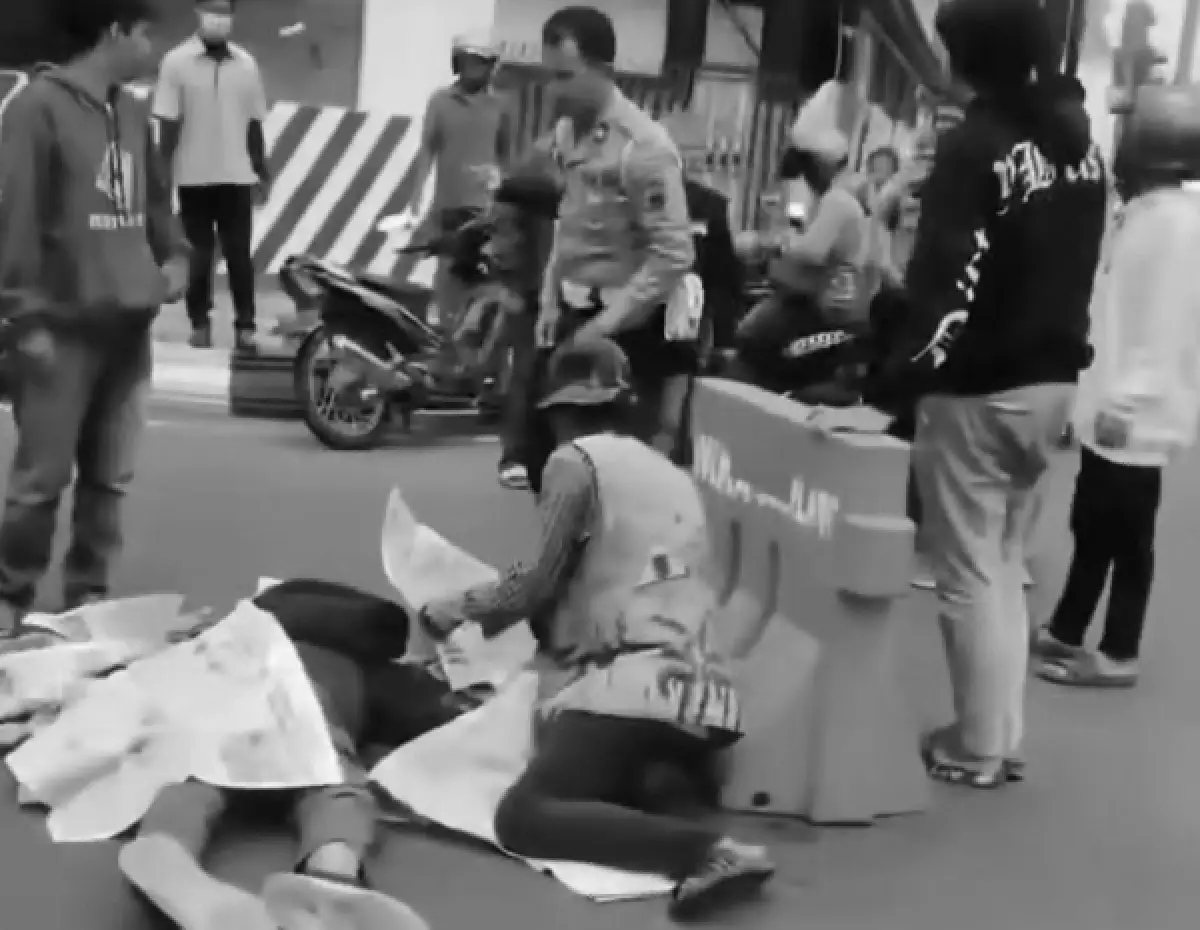 kecelakaan di perempatan Milo satu pengendara meninggal dunia (Sumber : instagram @kabarberitasemarang)