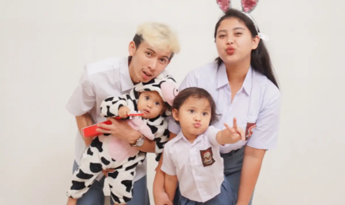 Viral kisah di TikTok, perempuan bernama Corry yang masih berusia 18 tahun namun sudah akan melahirkan anak ketiga dari hasil pernikahan dengan Izzky Alvaro. (Sumber : TikTok @corrycorry_)