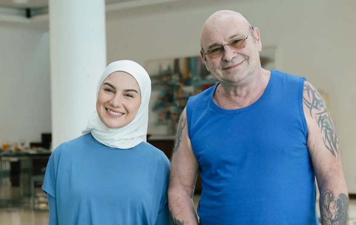 Irish Bella dan ayahnya, De Beule Johan. Ayah Irish Bella belum beri tanggapan terkait penangkapan Ammar Zoni ketiga kalinya karena narkoba. (Sumber : Instagram @debeulejohan2018)