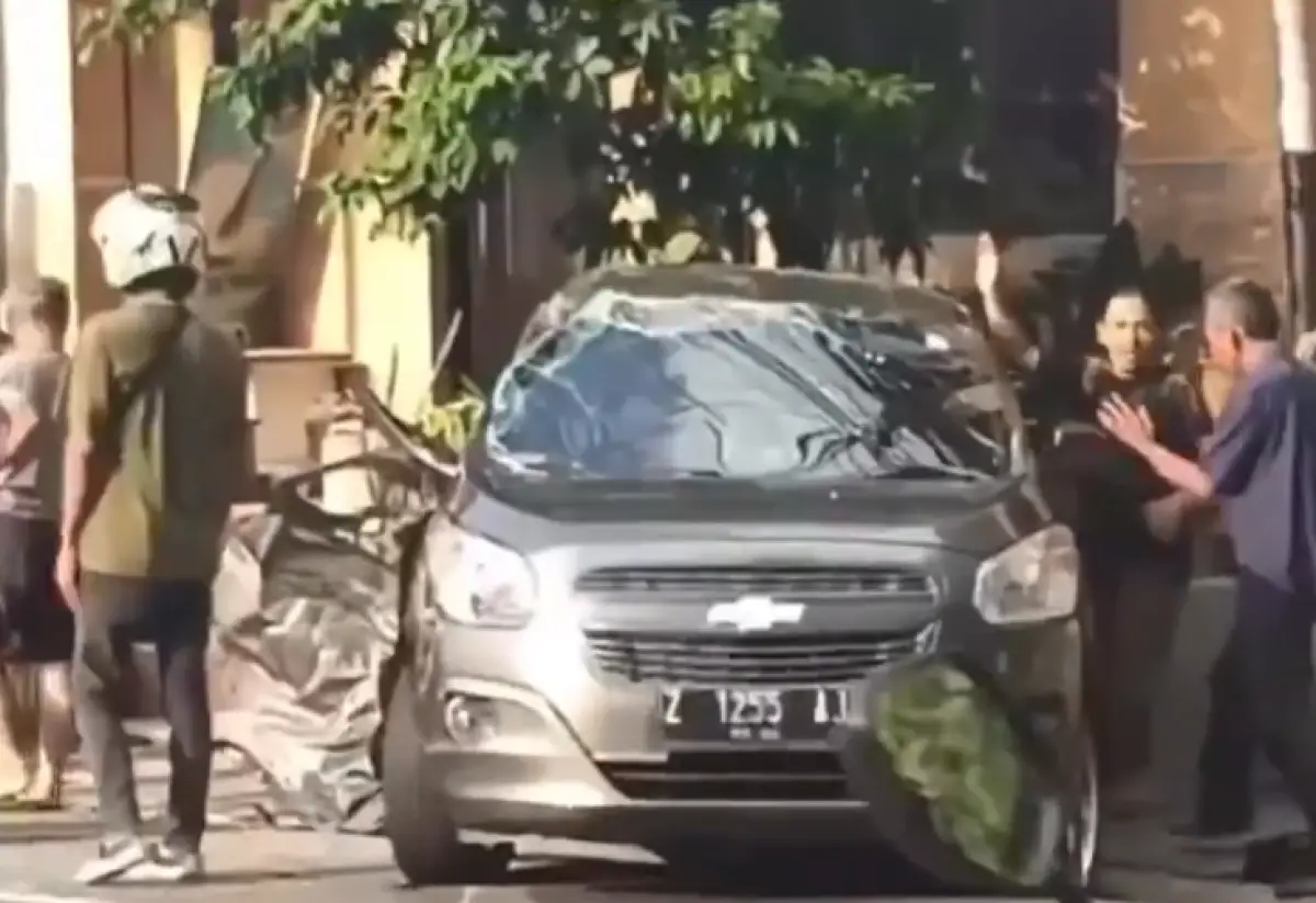 Kecelakaan maut di Jalan Raya Kesongo, Tuntang, Kabupaten Semarang, pada Jumat 15 Desember 2023 sore menjelang petang, melibatkan 4 kendaraan dan mengakibatkan 2 orang tewas. (Sumber : Instagram @infokejadiansemarang.new)