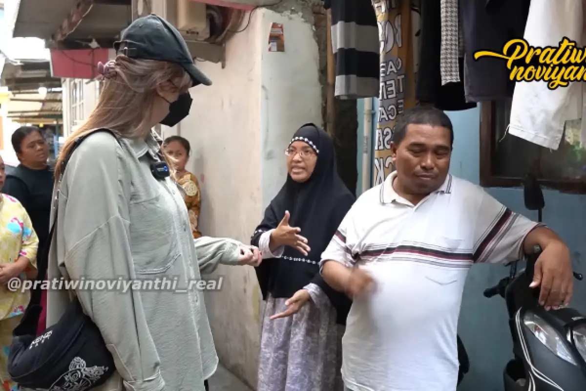 Klarifikasi tetangga korban disebut memantik emosi Usmanto hingga tega membanting anaknya. (Sumber : YouTube/Pratiwi Noviyanthi)