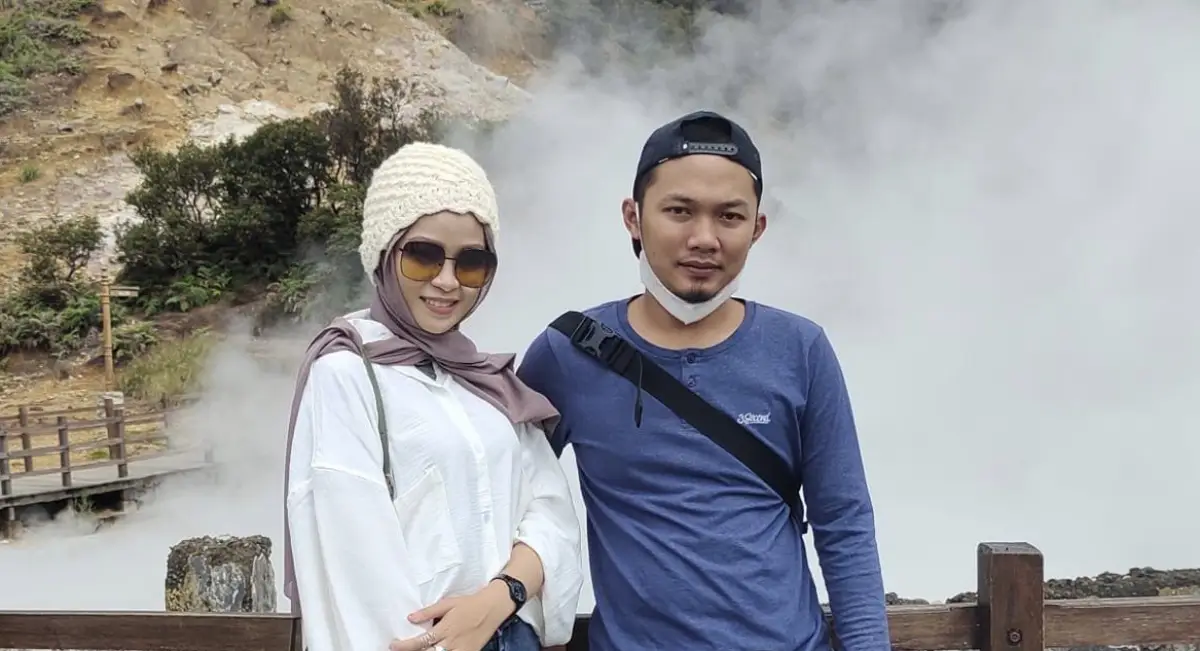 Aldtya Rosadi warga Sedan, Rembang, ditahan di Polres Gresik setelah kedapatan menadah ponsel yang diduga dijual oleh pelaku pembunuhan. Disebut ia disiksa hingga diduga alat kelaminnya dibakar. (Sumber : Facebook Nanda Adellia)